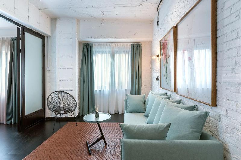 Hotel Nin&bau Sarri 2 3*